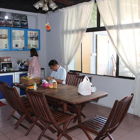 The Jesselton Cabin Sdn Bhd Kota Kinabalu Exteriör bild