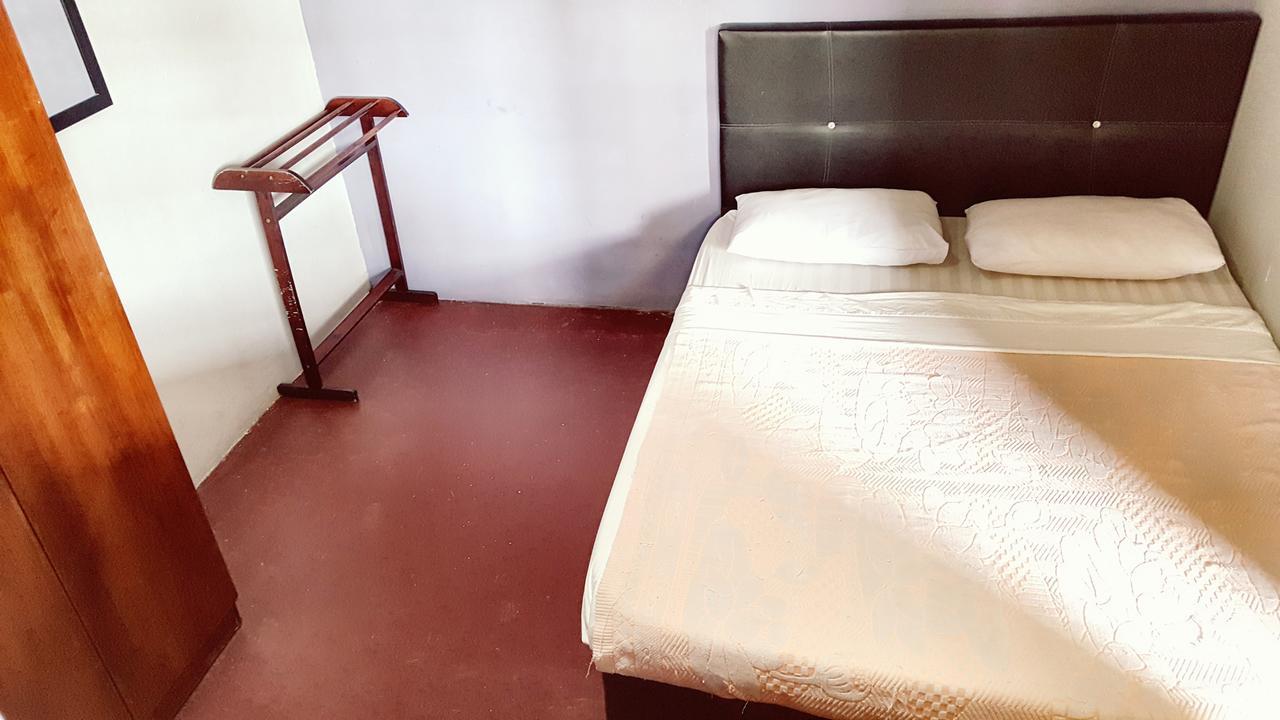 The Jesselton Cabin Sdn Bhd Kota Kinabalu Exteriör bild