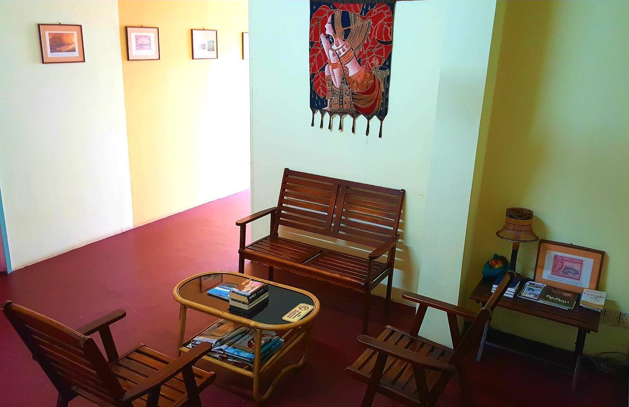 The Jesselton Cabin Sdn Bhd Kota Kinabalu Exteriör bild