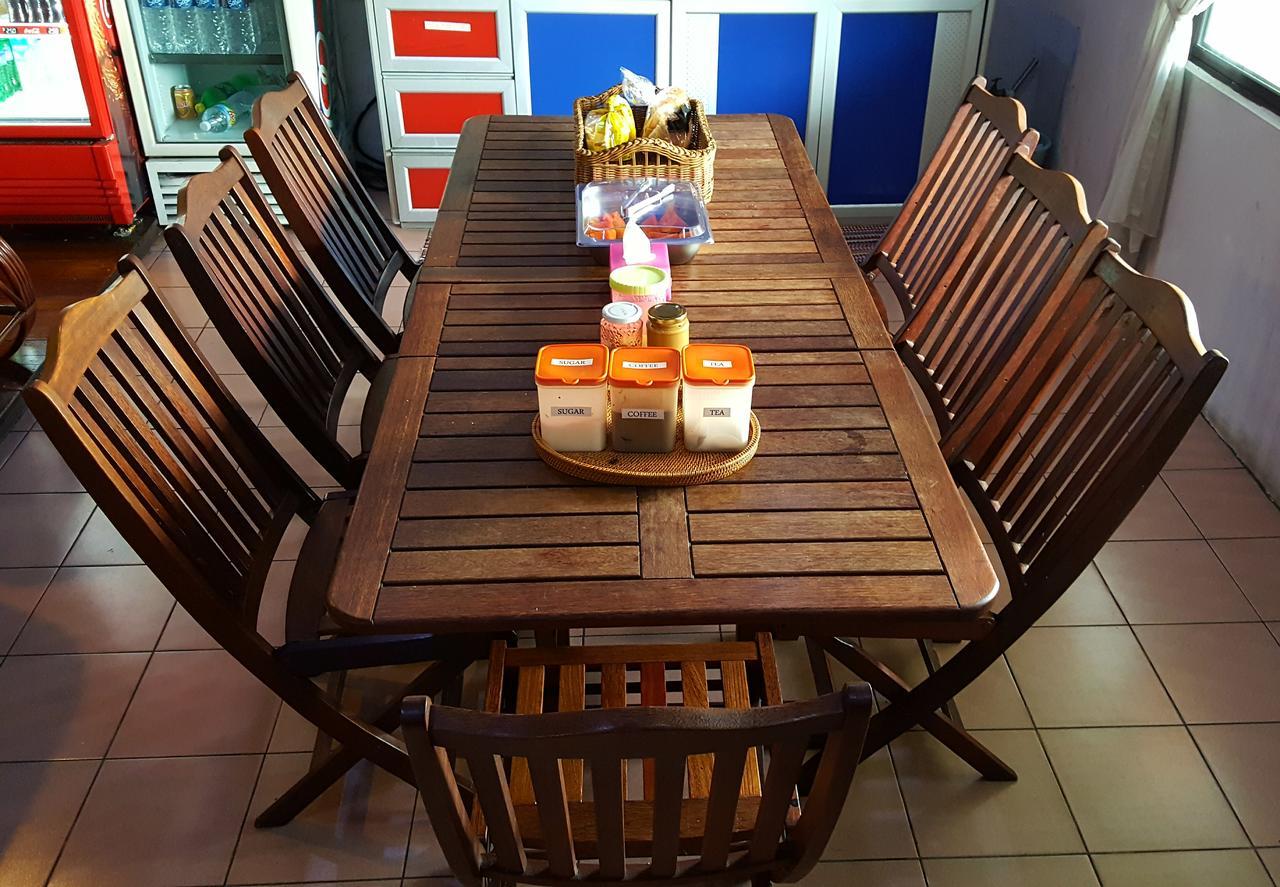 The Jesselton Cabin Sdn Bhd Kota Kinabalu Exteriör bild