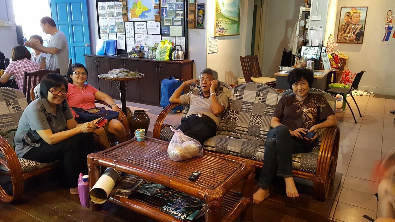 The Jesselton Cabin Sdn Bhd Kota Kinabalu Exteriör bild
